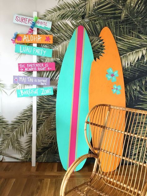 Diy Cardboard Surfboard, Deco Surf, Hawaii Themed Party, Surf Birthday, Art For Walls, Hawaii Theme, Hawaiian Party Theme, Surf Party, Luau Party Decorations