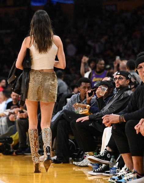 Kendall Jenner Cowgirl Boots, Kendall Jenner Cowgirl Outfit, Kendall Jenner And Bad Bunny, Kendall Jenner Heels, Kendall Jenner Bad Bunny, Kendall Jenner Legs, Kendall Jenner Ig, Kylie Jenner Outfits Casual, Kendall Jenner Modeling