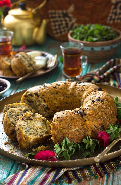 Savory cheese and oregano cake Cheese Quick Bread, Arabic Dishes, Mat Inspiration, Bread Oil, Armenian Food, Arabic Recipes, Olive Bread, Savory Cheese, Armenian Recipes