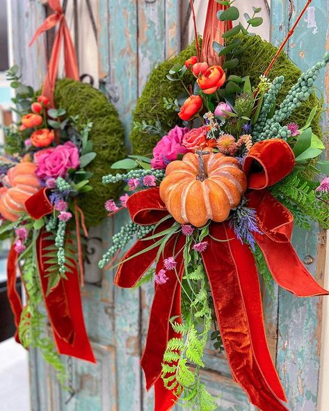 Diy Thanksgiving Wreath, Thanksgiving Wreath Ideas, Fall Mantel Decor, Easy Diy Thanksgiving, Fall Door Decor, Mantel Decor Ideas, Fall Decor Wreaths, Welcome Autumn, Wreath Pumpkin