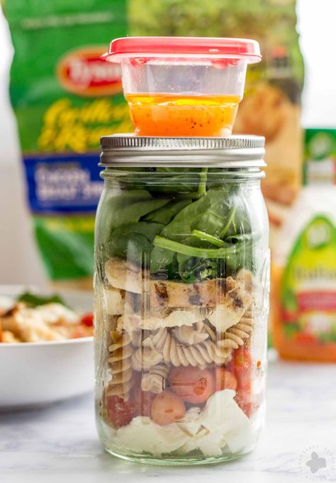 Quick and easy, healthy, portable and delicious, this Layered Chicken Caprese Salad is a meal in a jar. It can be made the night before to save time in the morning or is a perfect prep ahead dinner meal. | Strawberry Blondie Kitchen Chicken Caprese Salad, Meal In A Jar, Strawberry Blondie, Chicken Caprese, Salad Jar Recipe, Make Ahead Salads, Layer Chicken, Mason Jar Salad Recipes, Balsamic Vinaigrette Dressing