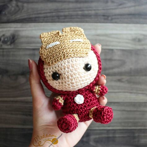 Crochet Iron Man, Marvel Crochet, Gloves Free Pattern, Amigurumi Crochet Free Pattern, Iron Man Marvel, Doll Amigurumi Free Pattern, Crochet Deer, Yarn Ideas, Crocheting Ideas