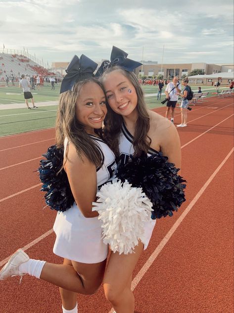 best friend// cheer pictures// fnl Cheer Pics With Friends, Fnl Cheer Pictures, School Cheer Pictures, Highschool Cheer Pictures, Cheer Poses With Friends, Cheer Pictures Best Friend, Cheer Friends, Cheerleading Pics, Cheer Photo