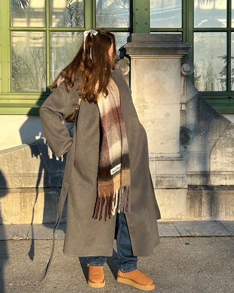 Cute fall outfit with djerf avenue jeans, uggs, acne studios scarf and bow in hair Acne Scarf Outfit, Bow Uggs Outfit, Scarf Fall Outfit, Acne Studios Scarf Aesthetic, Bow Uggs, Acne Scarf, Grey Coat Outfit, Acne Studios Scarf Men, Acne Studios Scarf