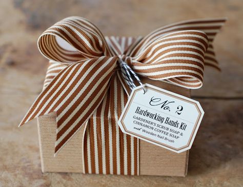 Tag, ribbon, twine, wrap and a great gift idea for someone often difficult to pamper. Wrapping Gifts Ideas, Gift Wrapping Inspiration, Brown Paper Packages, Creative Gift Wrapping, Professional Gifts, Present Wrapping, Striped Ribbon, Beautiful Gift Wrapping, Pretty Packaging