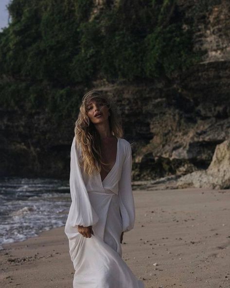 Beach Photoshoot Dress, Summer Photoshoot Ideas, Beach Fashion Shoot, Malibu Sunset, Beach Editorial, Beach Photo Session, Beach White Dress, Labuan, Summer Photoshoot