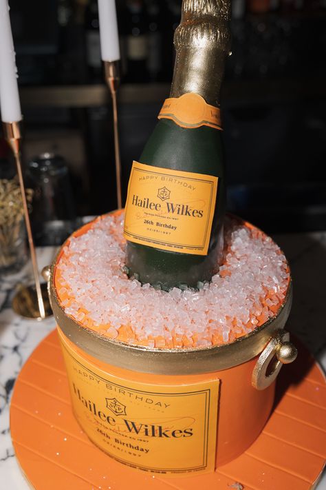 Veuve Clicquot Bridal Shower Ideas, Veuve Clicquot Apres Ski, Veuve Birthday Cake, Veuve Clicquot Birthday Party Theme, Veuve Clicquot Cake, Veuve Party, Marry Christmas Card, 21st Birthday Themes, Party Like Gatsby