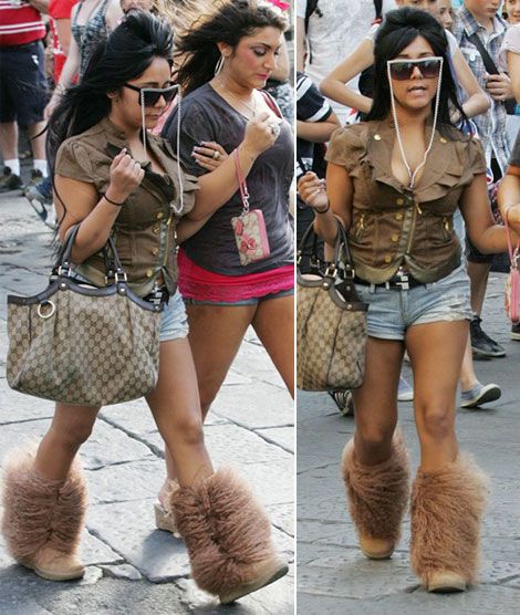 I love her boots!!! She has black & white also & they are great. Snookie Jersey Shore Outfits, Fur Boots Outfit, Trashy Y2k Aesthetic, Girl Drama, Winter Lookbook, Sheepskin Boots, Jersey Shore, Fur Boots, Bearpaw Boots