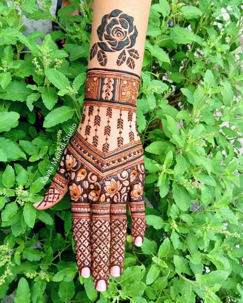 Back Hand Design, Hand Mehendi, Rajasthani Mehndi Designs, Bridal Henna Designs, Mehndi Design Pictures, Very Simple Mehndi Designs, Modern Mehndi Designs, Full Mehndi Designs, Stylish Mehndi