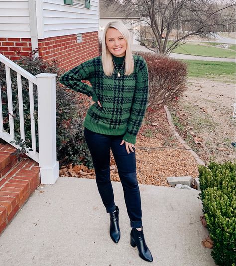 Green Plaid Sweater Outfit, Plaid Sweater Outfit, Green Christmas Outfit, Necklace Business, Teacher Fashion, Outfit Holiday, Cato Fashion, Teacher Outfit, Plaid Sweater