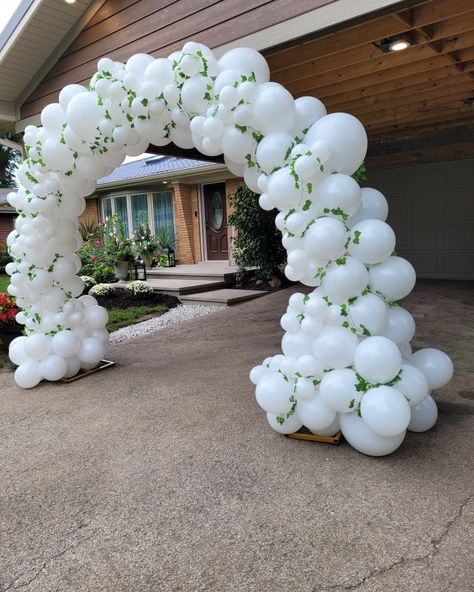 #balloonarch #whiteballoons White Wedding Balloon Garland, Ballon Entrance Arch, White And Clear Balloon Arch, Ballon Entry Wedding, Baloon Decorations Arch Entrance, Wedding Balloon Arch, Balloon Stands, Wedding Unity, White Balloons