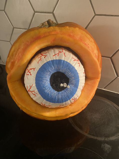 “Eye can see you” creepy homemade Halloween eyeball creation….. great fun and easy to do 2023 Scary Halloween Diy, Diy Eyeballs, Eye Pumpkin, Diy Halloween Scary, Halloween Eyeballs, Homemade Halloween, Halloween Inspiration, Scary Halloween, Halloween Diy