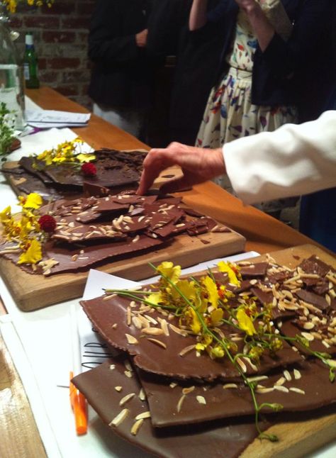 Chocolate Table Wedding, Chocolate Buffet, Chocolate Tasting, Wedding Display, Chocolate Design, Hotel Amenities, Dessert Display, Food Display, Buffet Table