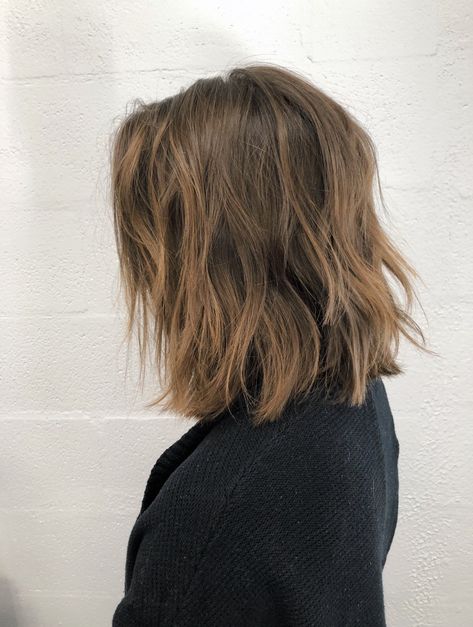 Textured Lob ✂️ Hair by @tonyiijoseph • • #LivedInWaves #BeachWaves #Texture #ShortHair #Waves #SexyHair #Model #Beauty #Fashion #Chic #Photography #ManeAddicts #BehindTheChair #BobHaircut #DryCutting #Layers #Movement #Lob Medium Length Textured Haircut For Thick Hair, Textured Lob Straight, Messy Lob Haircut, Shaggy Lob With Bangs, Messy Lob, Lob Hair, Chic Photography, Textured Lob, Medium Short Haircuts