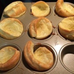 Easy Yorkshire Pudding, Easy Yorkshire Pudding Recipe, Yorkshire Pudding Recipe, Roast Beef Dinner, Yorkshire Pudding Recipes, Cooking Roast Beef, Yorkshire Pudding, Quick Bread Recipes, Pudding Recipe