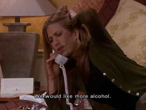 When Rachel and Ross got really, really drunk in Vegas. | The 27 Most Iconic "Friends" Scenes, According To Tumblr Rachel Friends, Friends Scenes, Jenifer Aniston, Friends Tv Show Quotes, Ross Geller, Friends Moments, Friends Series, Chandler Bing, Friend Memes