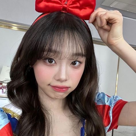 Chuu icon pfp cute Chuu Selcas, Chuu Loona, Snow White And The Seven Dwarfs, Pop Photos, January 3, Odd Eyes, Girl Icons, Instagram Update, Cute Icons