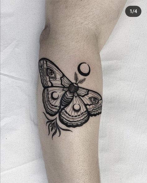 Vintage Frame Tattoo, Tatuaje Studio Ghibli, Minimal Tattoo Designs, Minimal Tattoo Ideas, Unique Butterfly Tattoos, American Traditional Tattoo Ideas, Traditional Tattoo Ideas, Pola Tato, Magic Runes