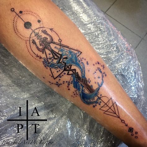 Tatuagem Percy Jackson, Pit Tattoo, Tattoo On Calf, Valknut Tattoo, Istanbul Art, Trident Tattoo, Poseidon Trident, Poseidon Tattoo, Small Chest Tattoos