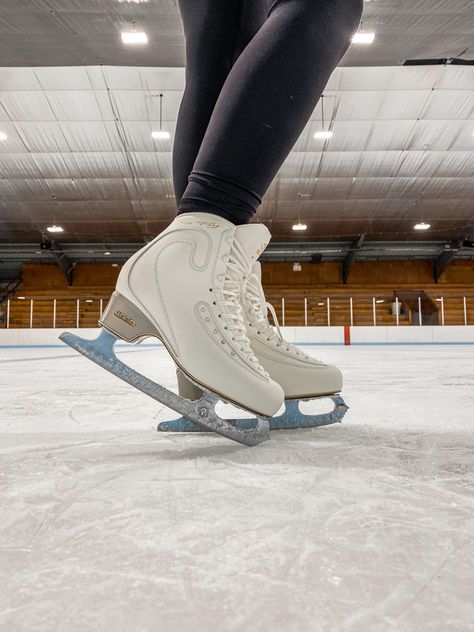 Figure ice skates