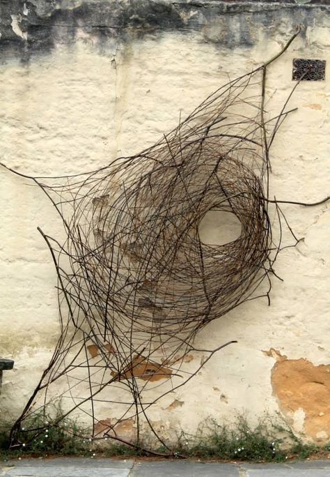 Earth Crafts, Twig Art, Garden Totems, Unusual Buildings, Deco Nature, Earth Art, Halloween 2019, Wire Sculpture, Sculpture Installation