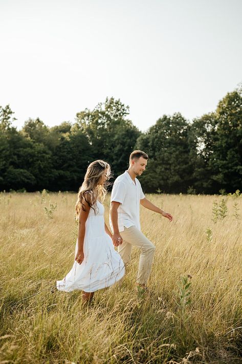 Field Engagement Photos Outfits, Serious Engagement Photos, Gazebo Engagement Pictures, Save The Date Outfits, Outdoorsy Engagement Photos, Engagement Photos In Field, Natural Engagement Photos, Engagement Pictures Field, Young Couple Photoshoot