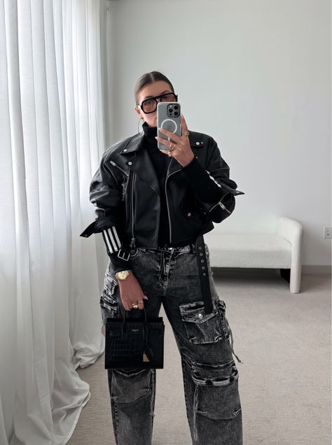 BIG T SUPER BAGGY CARGO JEAN curated on LTK Baggy Cargo Pants Outfit Winter, Black Denim Cargo Pants Outfit, Camoflauge Outfits Aesthetic, Cargo Jeans Outfit Winter, Black Cargo Jeans Outfit, Denim Cargo Pants Outfit, Baggy Cargo Pants Outfit, Camoflauge Outfits, Cargo Pants Outfit Winter