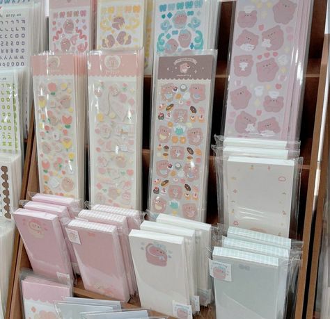 Stationery Store Design, Penyimpanan Makeup, Studying Stationary, Debut Ideas, Small Business Design, Video Game Room Design, Study Stationery, Corner Decor, Japanese Stationery