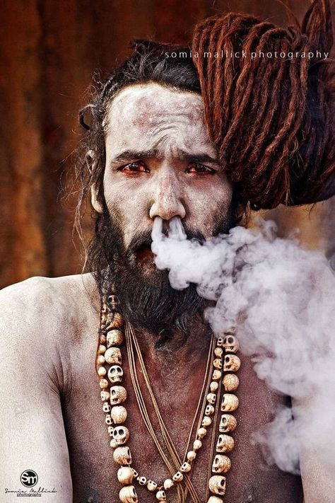 Sadhus India, Aghori Shiva, Arte Yoga, Mahakal Shiva, Lord Shiva Hd Wallpaper, Shiva Photos, Shiva Wallpaper, Shiva Lord Wallpapers, Shiva Art