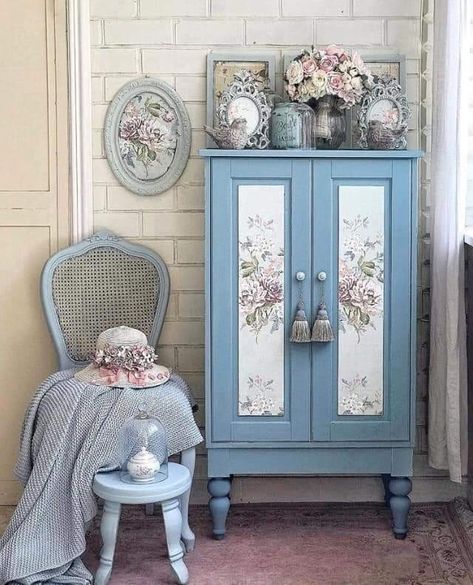 Before After Furniture, Old Cupboard, Upcycled Furniture Diy, Decoupage Furniture, Diy Furniture Renovation, Furniture Renovation, Refurbished Furniture, Recycled Furniture, Flipping Furniture