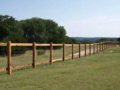 Fence idea Pipe Fence, Ranch Fencing, Wood Fence Design, Country Fences, Horse Fencing, Front Fence, Types Of Fences, Fence Styles, Front Yard Fence