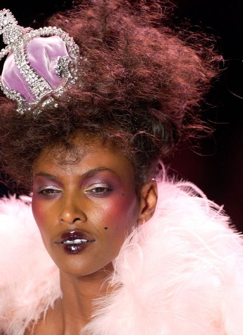 2004 Fashion, Christian Dior Makeup, Fashion Show Makeup, Pat Mcgrath Makeup, Galliano Dior, Couture Makeup, Runway Hair, High Fashion Makeup, Dior Collection