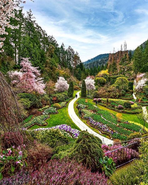 Garden Getaway, Cottage Forest, Gardens Of The World, Butchart Gardens, Famous Gardens, Whimsical Furniture, English Gardens, Garden Suite, Garden Grove