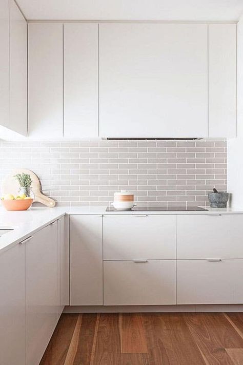 White Flat Panel Kitchen Cabinets, Small House Kitchen Design, Flat Panel Kitchen Cabinets, White Kitchen Interior Design, Modern White Kitchen Cabinets, Simple Kitchen Cabinets, White Kitchen Interior, Kabinet Dapur, White Kitchen Design