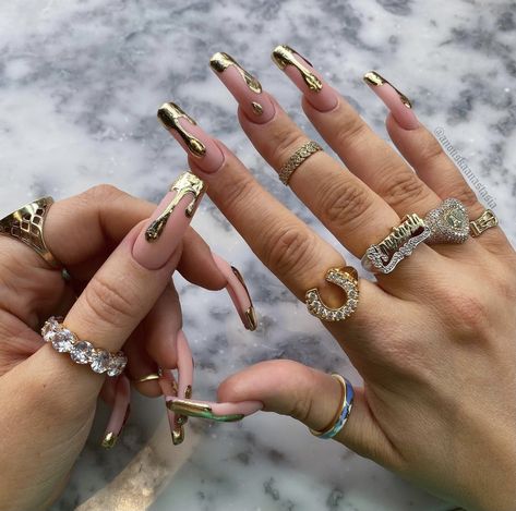 Dripping In Gold, Nail Design Glitter, Feather Nails, Golden Nails, Nail Candy, Dope Nail Designs, Gold Hand, Birthday Nails, Minimalist Nails