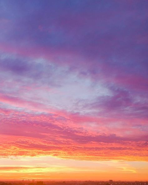 Sunset Colours Aesthetic, Colorful Sky Aesthetic, Wedding Mural, Prabhas Photos, Ghibli Painting, Sunset Sky Photography, Colourful Sky, Colorful Sunrise, Sky Colour