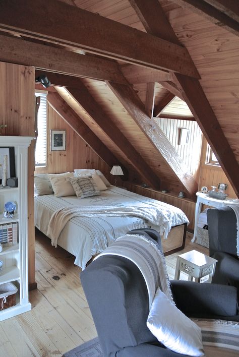 Small Attic Guest Room, Attic Guest Suite, Upstairs Attic Bedroom, Luxury Attic, Attic Guest Room, Lofted Cabin, Romantic Bedroom Decor, Wooden Room, Loft Room