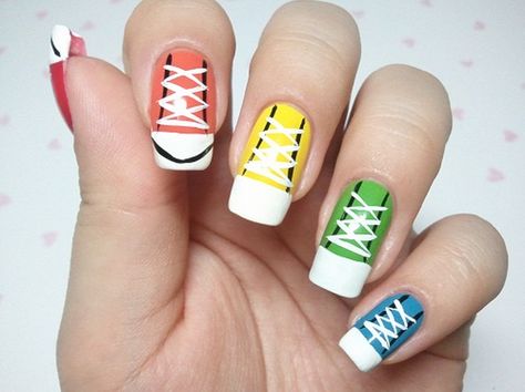 Sneakers-Nail-Art-Tutorial 18 Sneaker Nails, Converse Nails, Take Off Acrylic Nails, Fingernail Ideas, Cute Easy Nail Designs, Nails Styles, Thanksgiving Nail Art, Cute Simple Nails, Shoe Nails