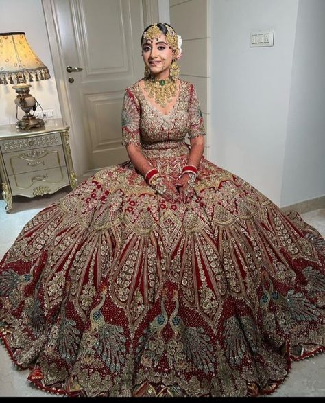 Indian Wedding Bridal Outfits, Sikh Wedding Dress, Punjabi Wedding Dress, Latest Bridal Lehenga Designs, Sikh Bride, Wedding Outfits For Groom, Red Bridal Dress, Latest Bridal Lehenga, Wedding Lehenga Designs