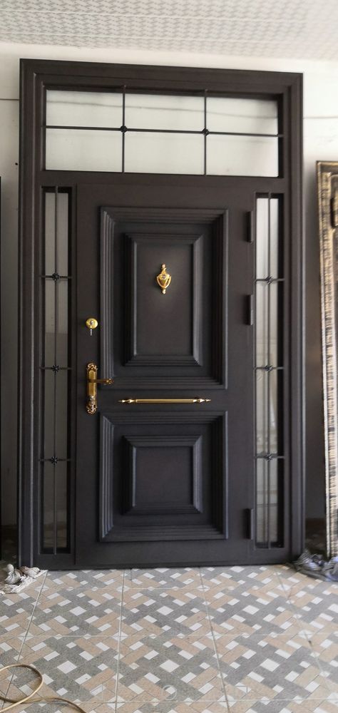 Black Front Door With Gold Handle, Black Door With Gold Hardware, Entrance Door Design Modern Home, Classic Entrance Door, Black And Gold Door, New Classic House, Luxury Front Door, Neoclassical Exterior, Acreage Ideas