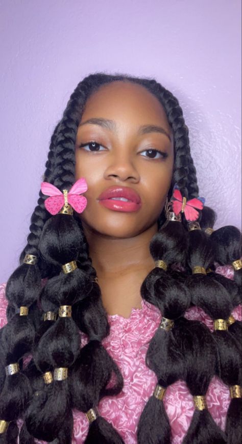 How To Style Bubble Braids, Black Bubble Braids, Bubble Braid Black Hair, Bubble Braids Drawing, Kawaii Hairstyles For Black Women, Box Braids With Flowers, Bubble Braids Black Hair, Kawaii Afro Hairstyles, Bubble Pigtails Black Women