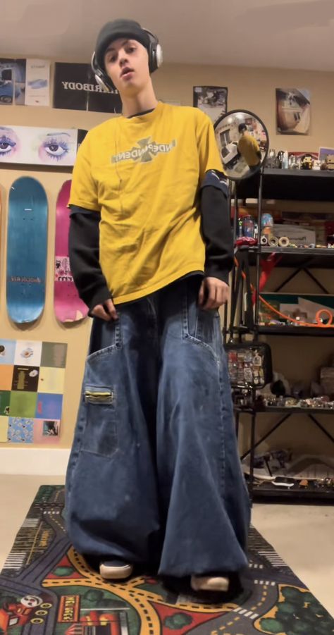 Skatepunk Outfits, Baggy Guy Outfits, Skater Fits Men, Mens Grunge Fashion 90s, Baggy Style Aesthetic, 2000s Skater Fashion, Baggy Aesthetic Outfits, 2000s Skater Boy, Baggy Grunge Outfit