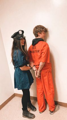 Cop And Prisoner Costumes Friends, Cops And Prisoner Costume, Robber Halloween Costume, Policeman Costume, Police Cosplay, Inmate Costume, Prisoner Costume, Gymnastics Room, Halloween Parejas