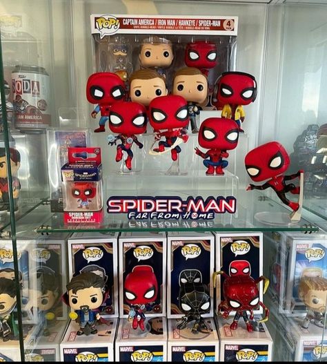 Spiderman Funko Pop Collection, Spiderman Funko Pop, Marvel Retro Poster, Funko Spiderman, Funko Pop Display Ideas, Spiderman Stuff, Marvel Retro, Spiderman Action Figure, Игрушки Funko Pop