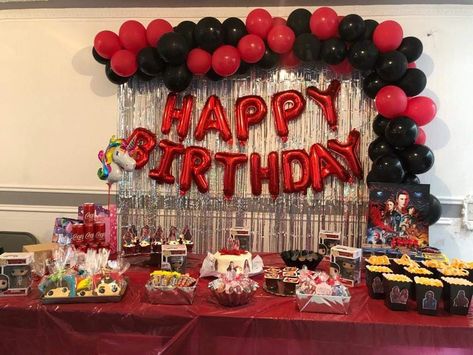 Birthday Party Theme Decorations, 22nd Birthday, Red Party, Birthday Halloween Party, Movie Party, Easy Cake Recipes, 16th Birthday, Easy Cake, 18th Birthday