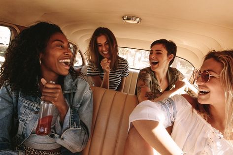 Young friends on a road trip traveling by a car and laughing. Group of women having fun on a road trip. Travel With Friends, Singing In The Car, Woman Singing, Soccer Match, Best Bbq, Young Professional, Smart Living, Female Friends, In Car