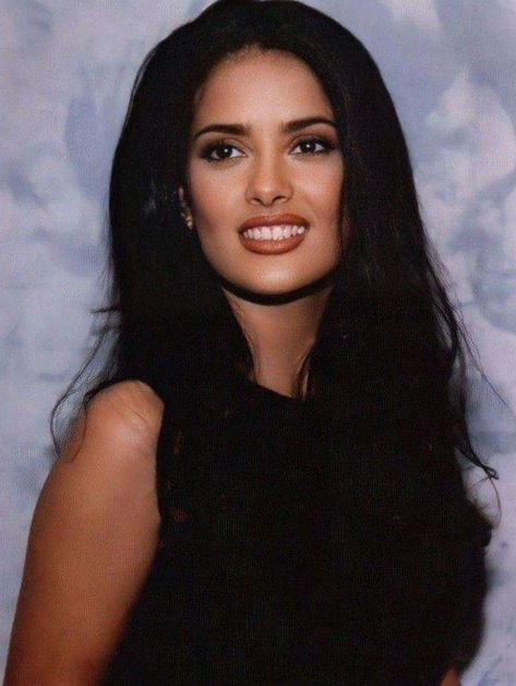 Salma Hayek Young, Salma Hayek Hair, Salma Hayek Style 90s, Salma Hayek Style, Selma Hayek, Models 90s, Rare Images, Celebrity Pics, September 2