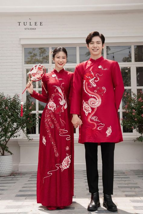 Chinese Wedding Outfits, Red Chinese Wedding Dress, Vietnamese Wedding Dress, Chinese Wedding Dress Traditional, Traditional Chinese Clothing, Projek Menjahit, Vietnamese Wedding, Chinese Wedding Dress, Vietnamese Traditional Dress