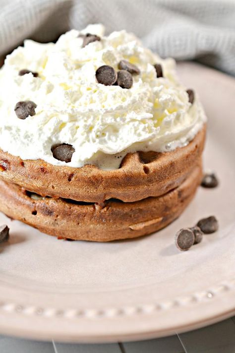 BEST Keto Chaffles! Low Carb Peanut Butter Chocolate Chaffle Idea – Homemade – Quick & Easy Ketogenic Diet Recipe – Completely Keto Friendly Keto Chaffles Low Carb, Chocolate Chaffle, Chaffles Keto, Keto Peanut Butter Chocolate, Dash Recipes, Sugar Free Whipped Cream, Thm Sweets, Best Waffle Maker, Dash Recipe