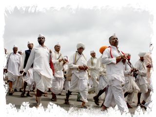 Pandarpur Vari, Pandharpur Wari Photography, Maharashtrian Culture, Lord Vitthal, Indian Rituals, Ravivarma Paintings, Incredible Photography, Memory Drawing, Rama Image